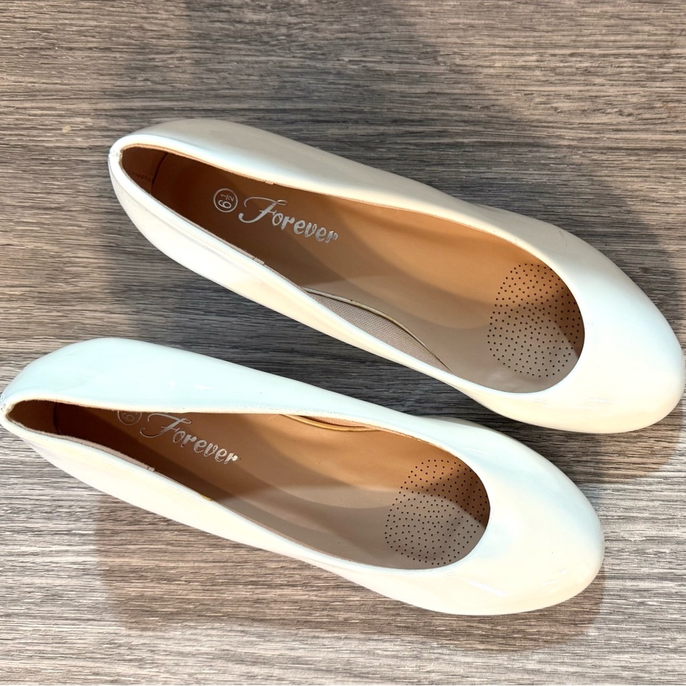 Elegant White Women's Pumps Size 6.5 - Picture 2 of 5